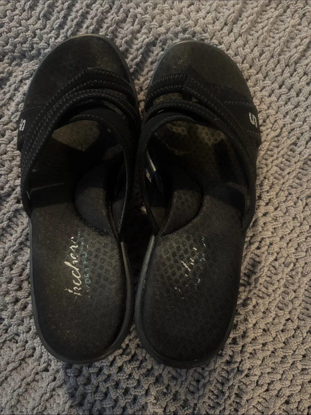 Skechers Black Slip-On Wedge strapy Sandals with Toe Loop